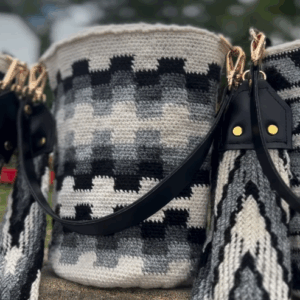 Mochila Arhuaca Gris Sombra — Tejido Tradicional